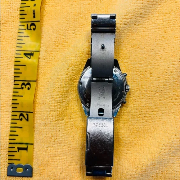 Fossil Decker ES 2681 Silvertone Link Watch. Need battery. - Picture 3 of 4